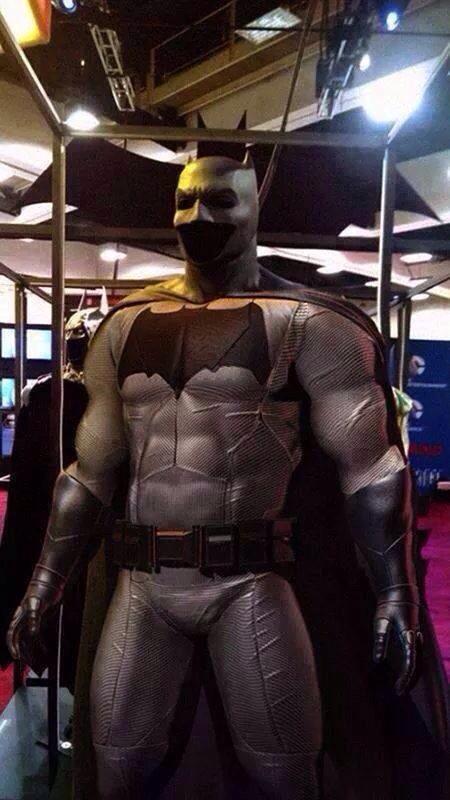 SDCC 14 Warner expose le costume de batman