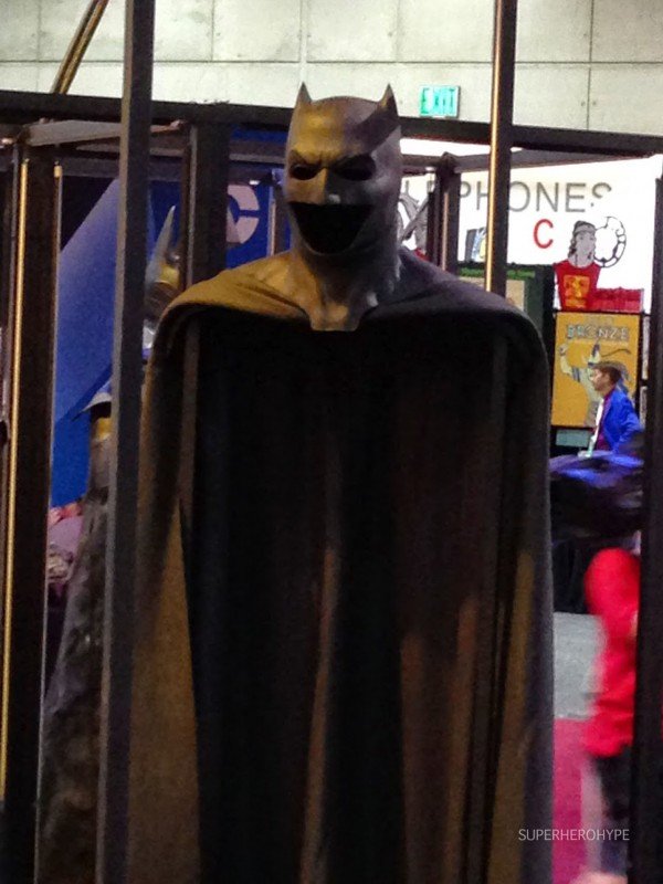 La cape et le masque de Batman exposés à la SDCC