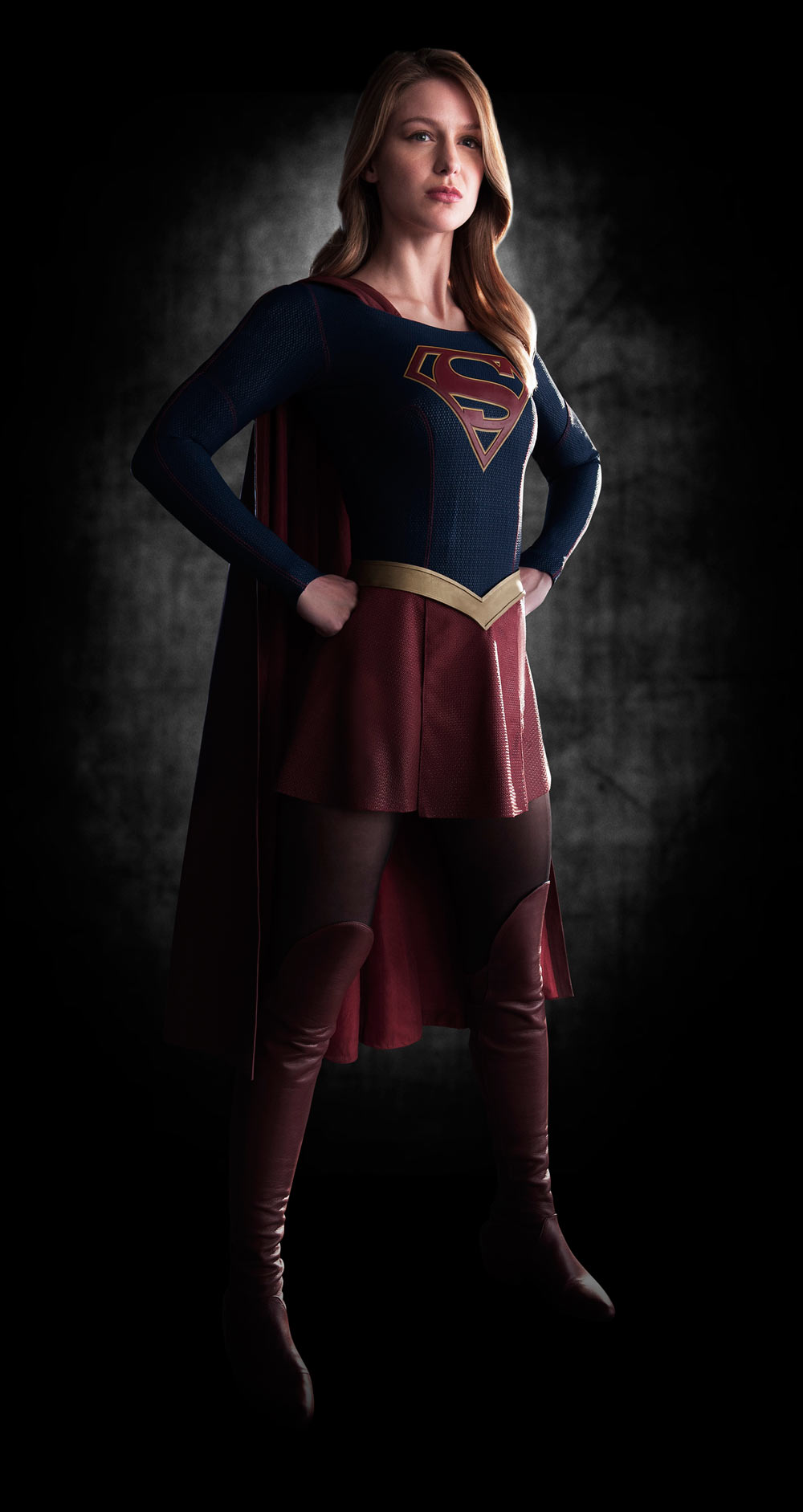 Melissa Benoist dans le costume de SUPERGIRL